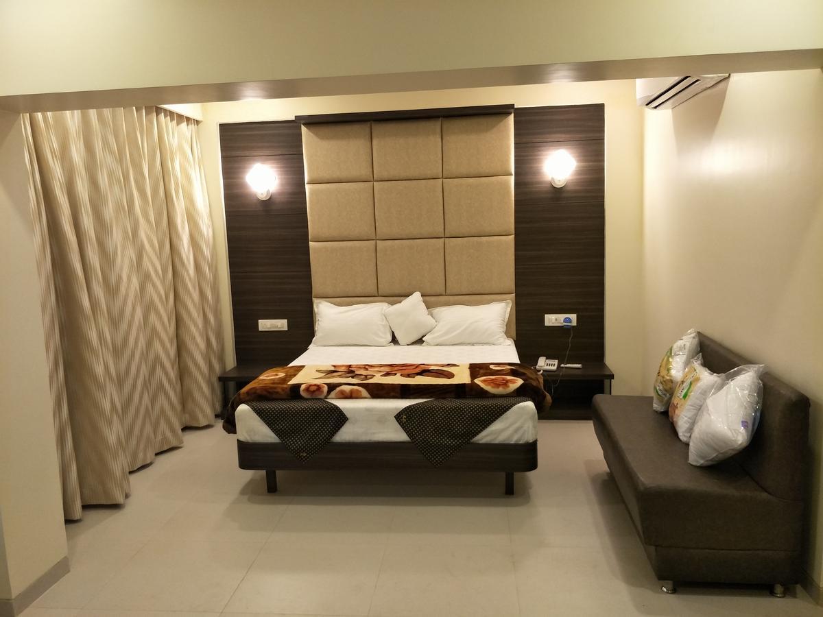 K D Residency Hotel Kalyān Exterior foto